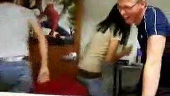 俩女一杯在线观看,揭秘神秘饮品背后的情感纠葛